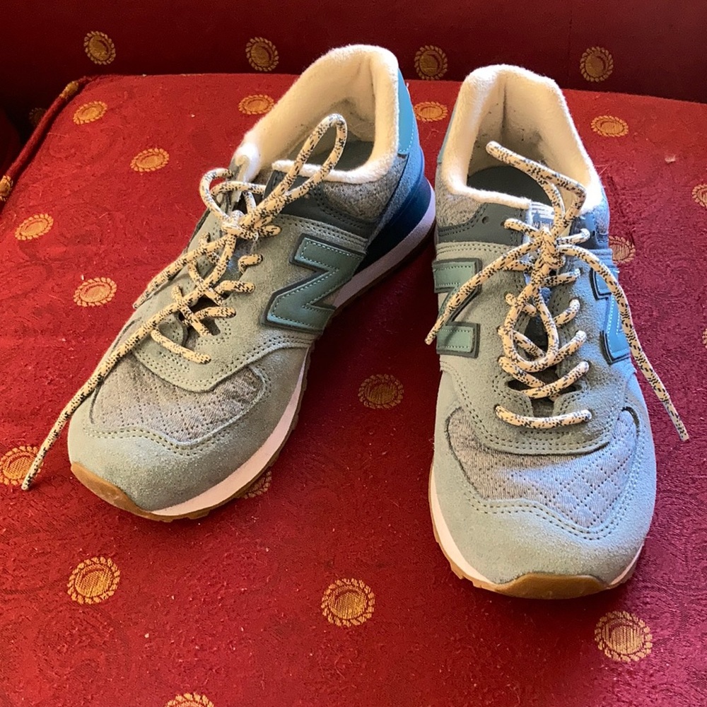 Like new New Balance 574 women’s size 8